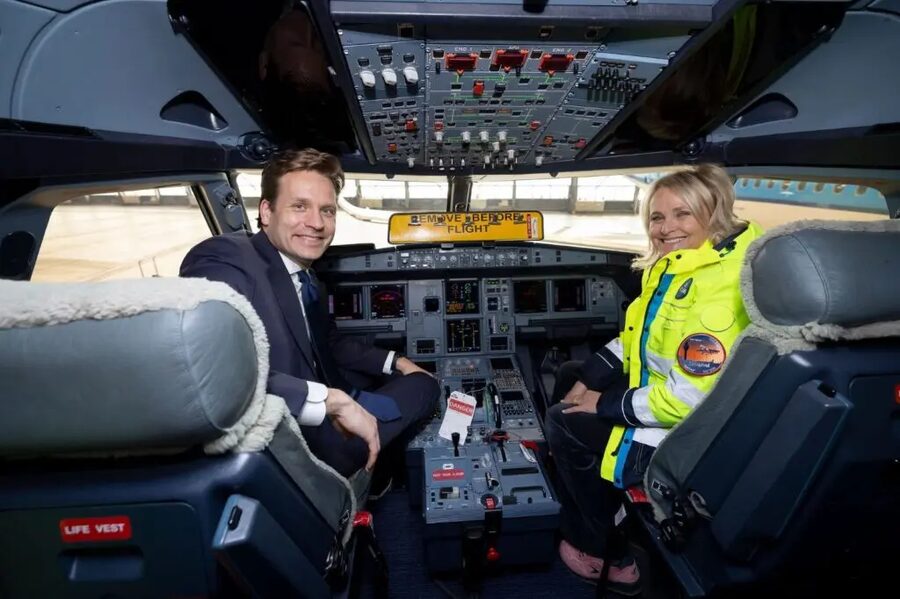 Karremans en Rintel in de cockpit