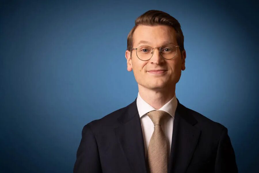 Minister Van Essen