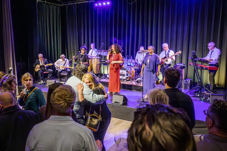 Foto Paul Gabel - Lentepop 2026 - Poppodium Bovenkerk - band Club Motown.JPG